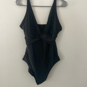 Old Navy one piece black size large EUC
